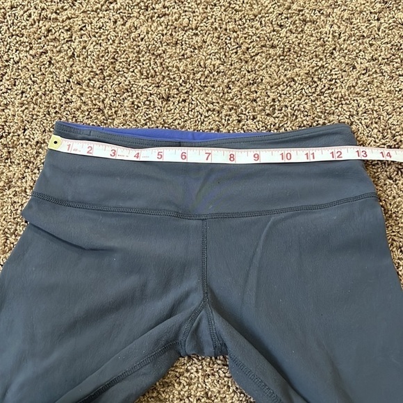 Lululemon Groove Crop Reversible Pants in Coal / Royalty / Royalty Space Dye - Picture 14 of 16
